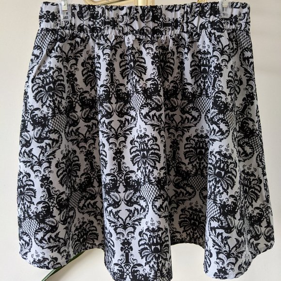 Black and White print skater skirt - Picture 1 of 5
